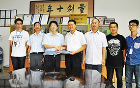 與鹽城工學(xué)院領(lǐng)導合影