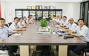研發(fā)團隊會(huì )議交流